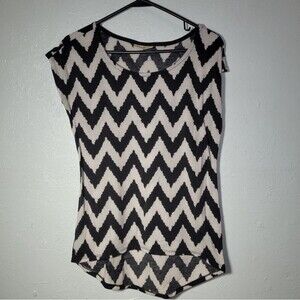 Bobbie Brooks Small Black and White Zigzag Print Top